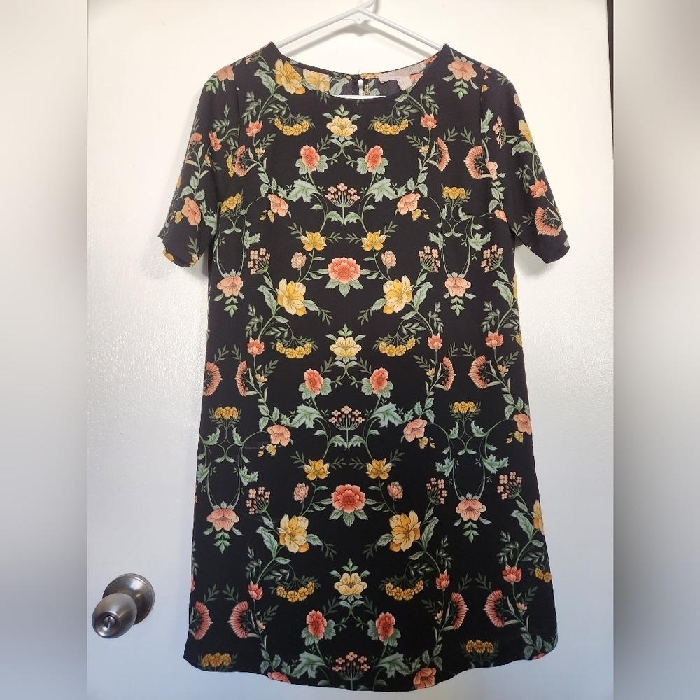 Forever 21 Short Sleeve Black Floral Mini Shift Dress Size Small